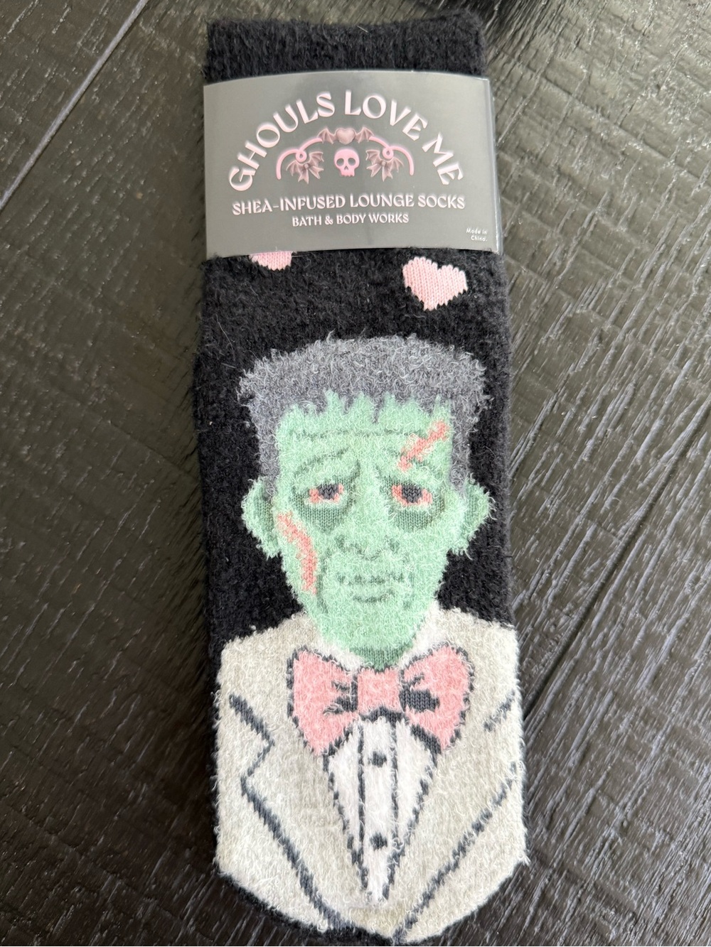🆕🧟‍♂️ BATH & BODY WORKS LIMITED EDITION “GHOULS LOVE ME” SHEA LOUNGE SOCKS. NEW.